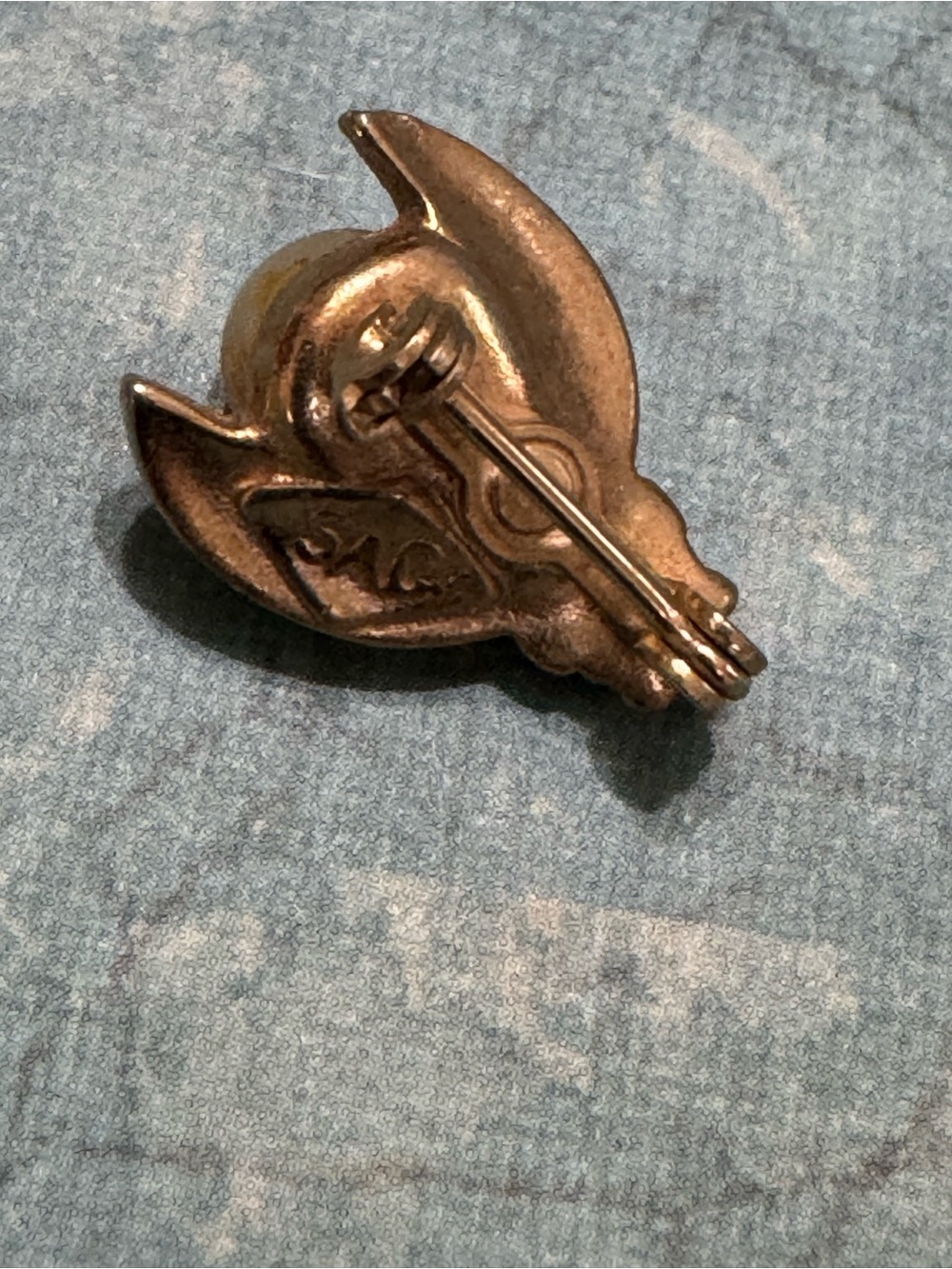 FOUR DAMAGED BROOCHES - Picture 8 of 15